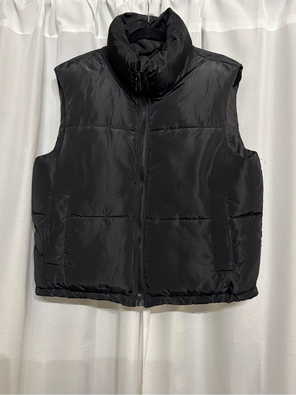 Women’s New Look Black Cropped Puffer Vest Size L High Collar